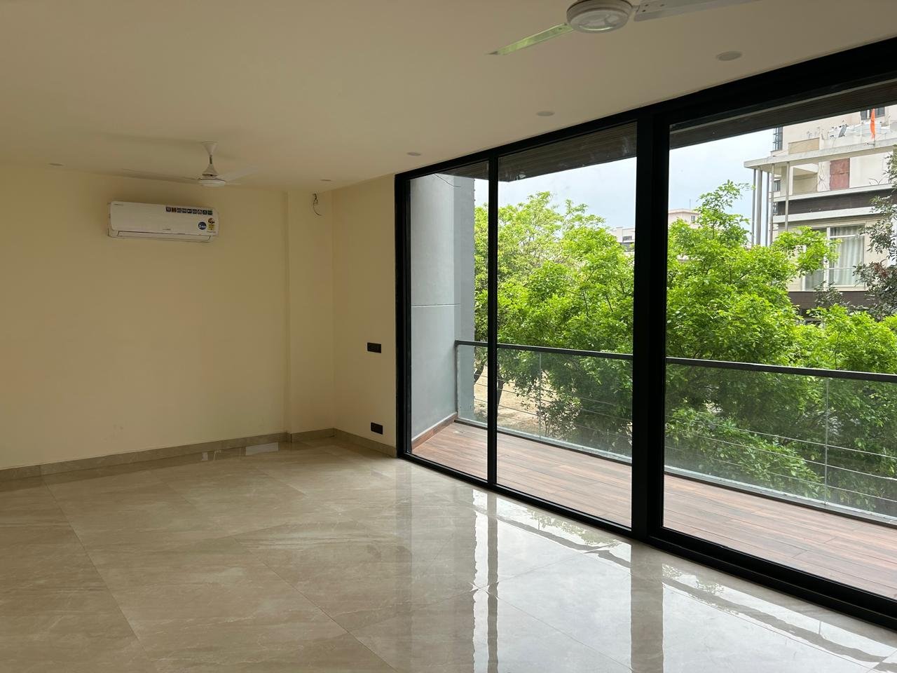 4BHK Sushant Lok, Near MG Road available for rent